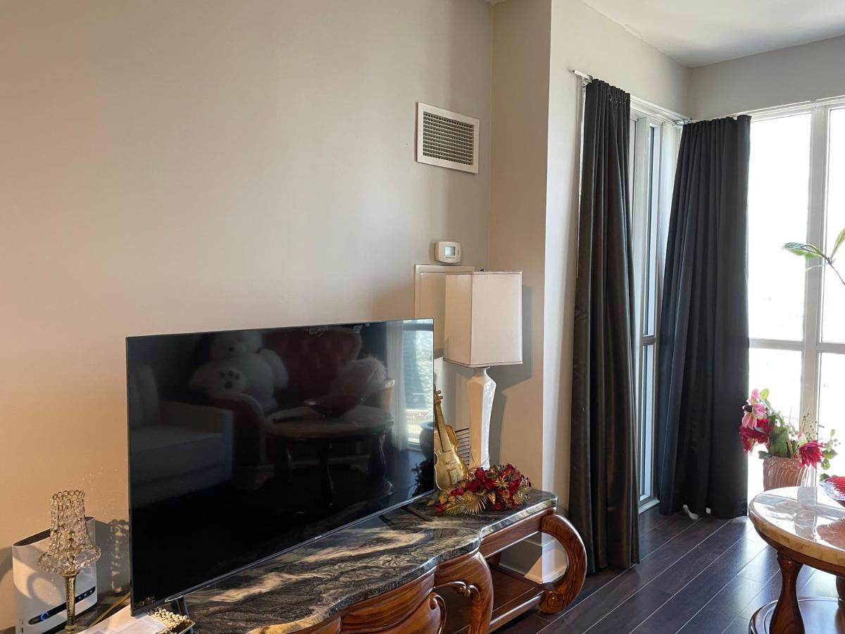 Luxury Condo With Cn Tower View 토론토 외부 사진