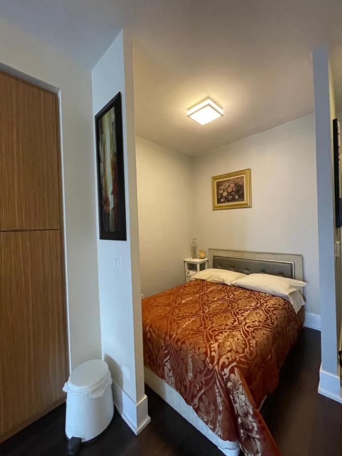 Luxury Condo With Cn Tower View 토론토 외부 사진