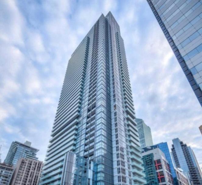 Luxury Condo With Cn Tower View 토론토 외부 사진