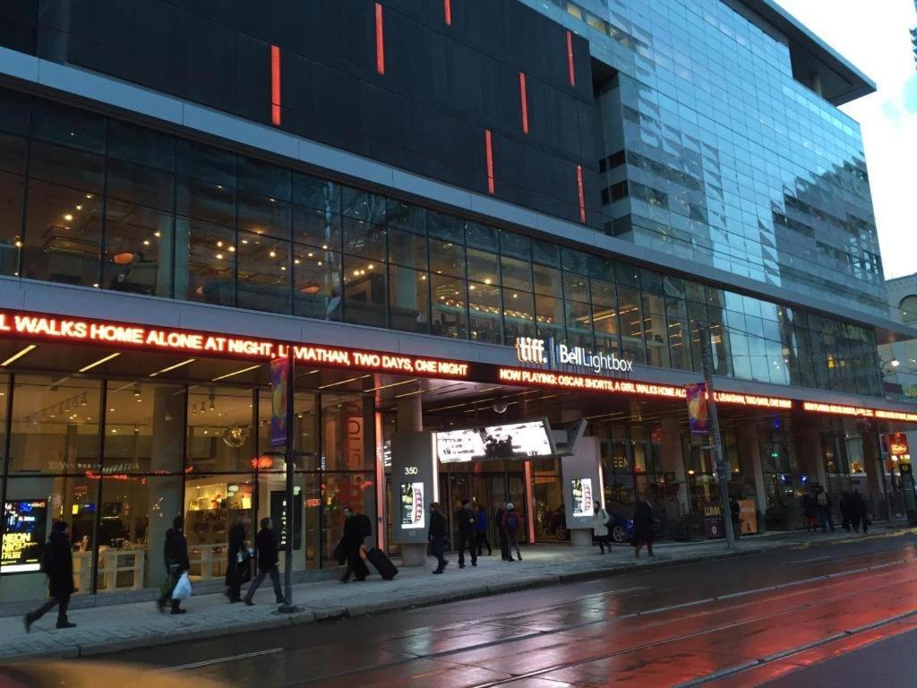 Luxury Condo With Cn Tower View 토론토 외부 사진